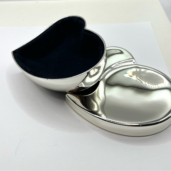Jewlery Box Trinket Silver  Safekeeper™ Silvertone Sculpted  Heart ❤️ Box - Picture 8 of 12